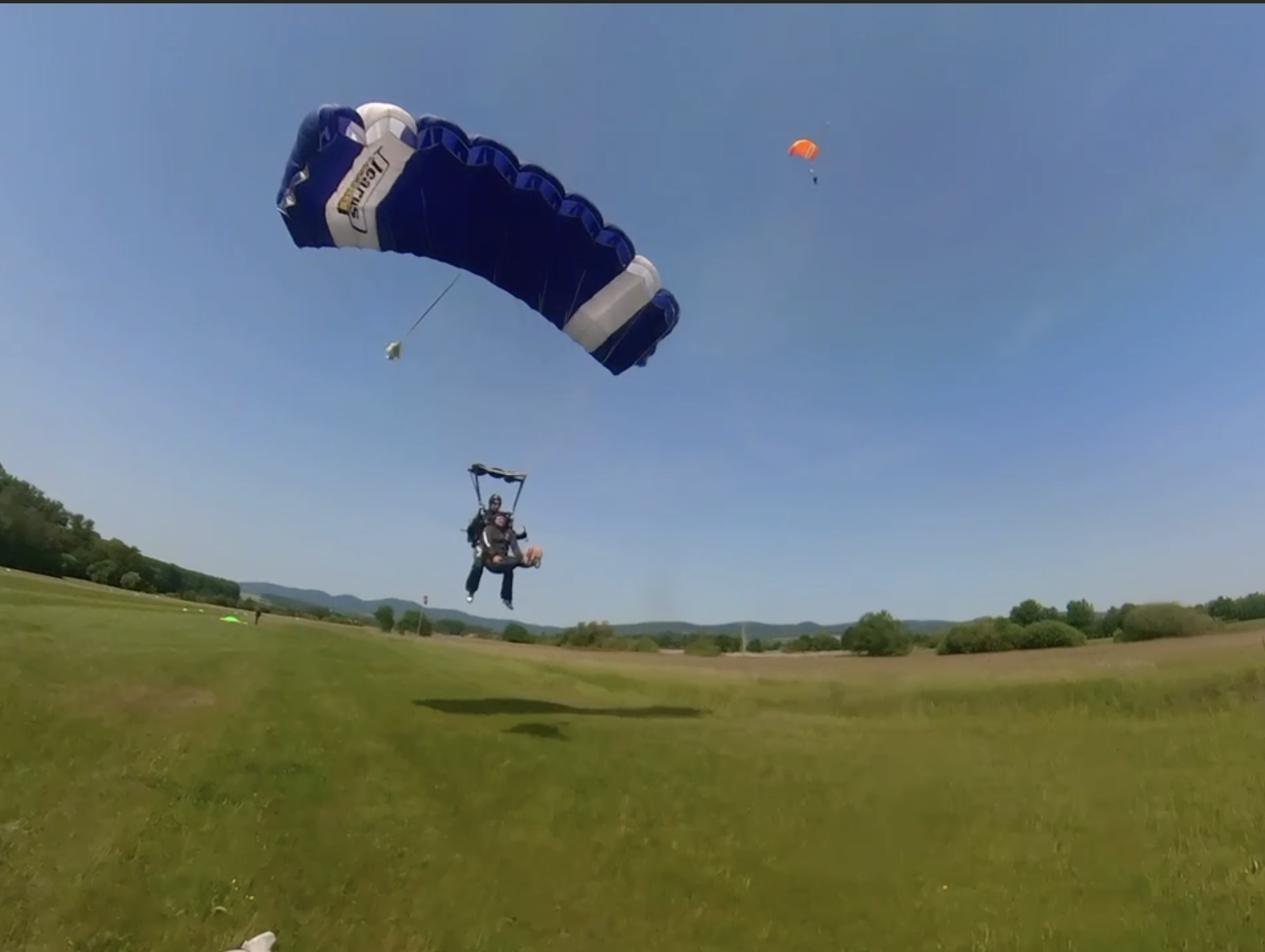 Ausrüstung und Vorbereitung am Flugplatz Schweighofen